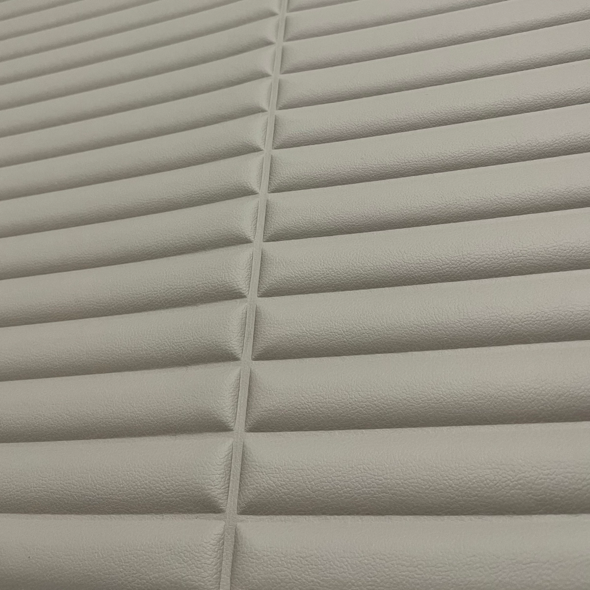 PLACA SIMIL CUERO GRIS  69CM X 3MT 6 MM    HOLZBODEN **NUEVA**10 %